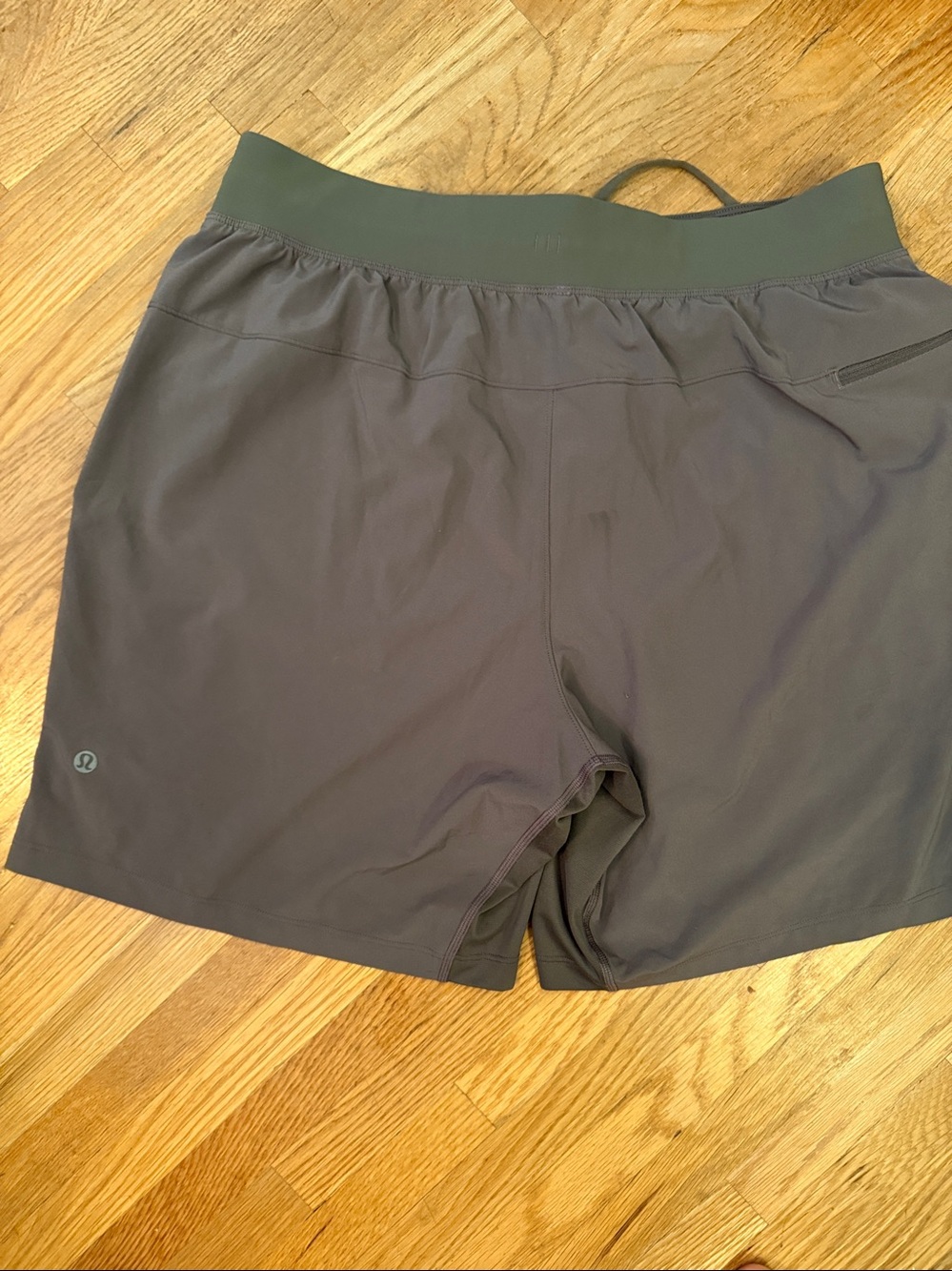 lululemon athletica Men's olive
License to Train  liner less
7in - Picture 2 of 4